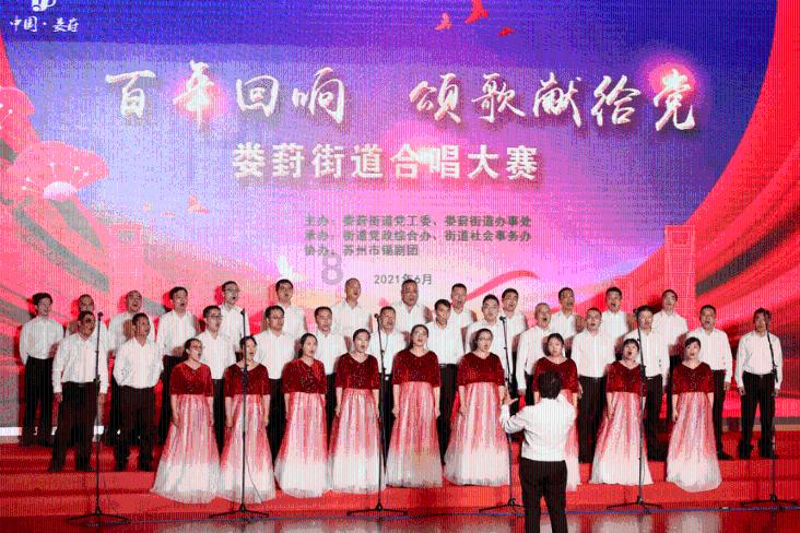 可爱女孩参加宴会